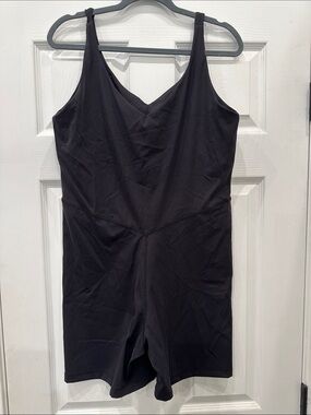Black Sleeveless V-Neck Romper with Tailored Waist (21)